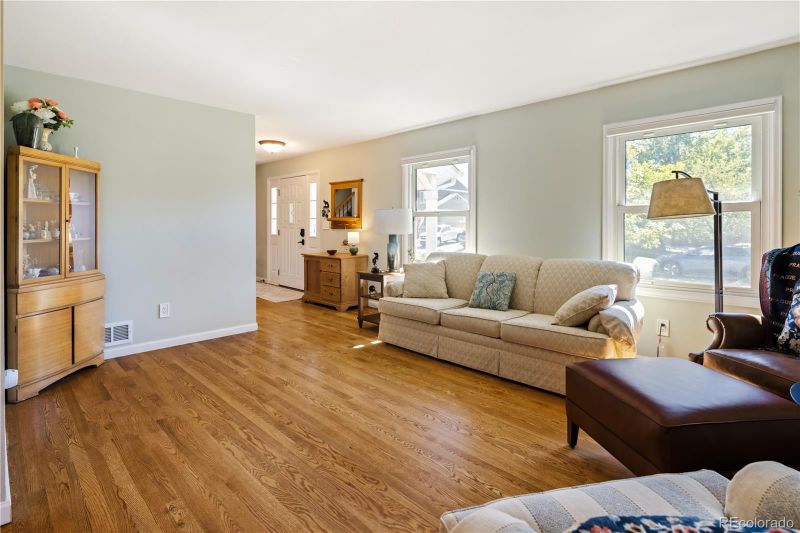 1091 W Kettle Ave, Littleton, CO 80120