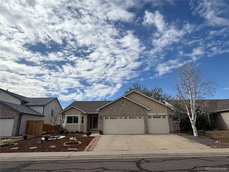 525 Badger Creek Dr, Brighton, CO 80601