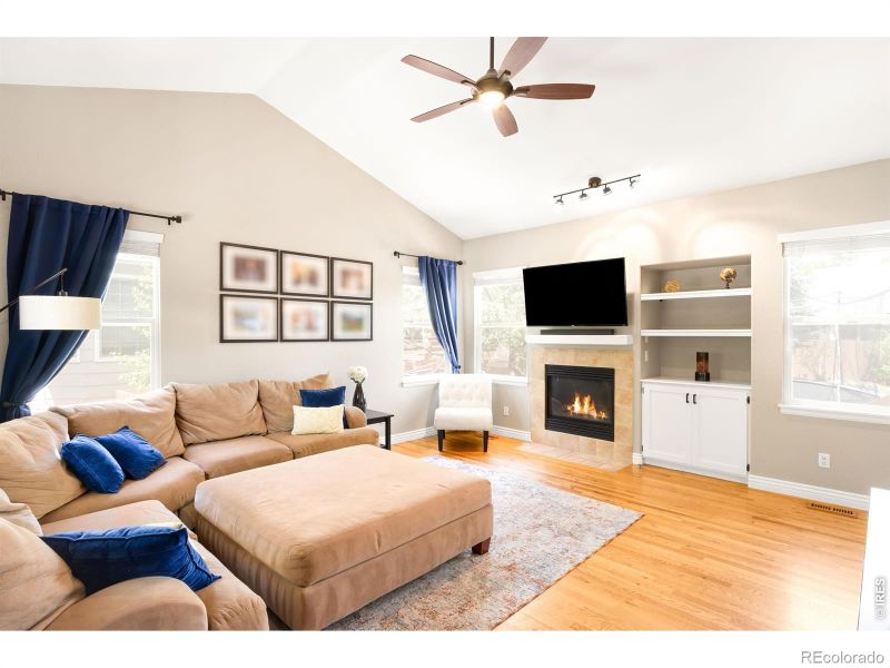 1951 Gordon Ct, Erie, CO 80516