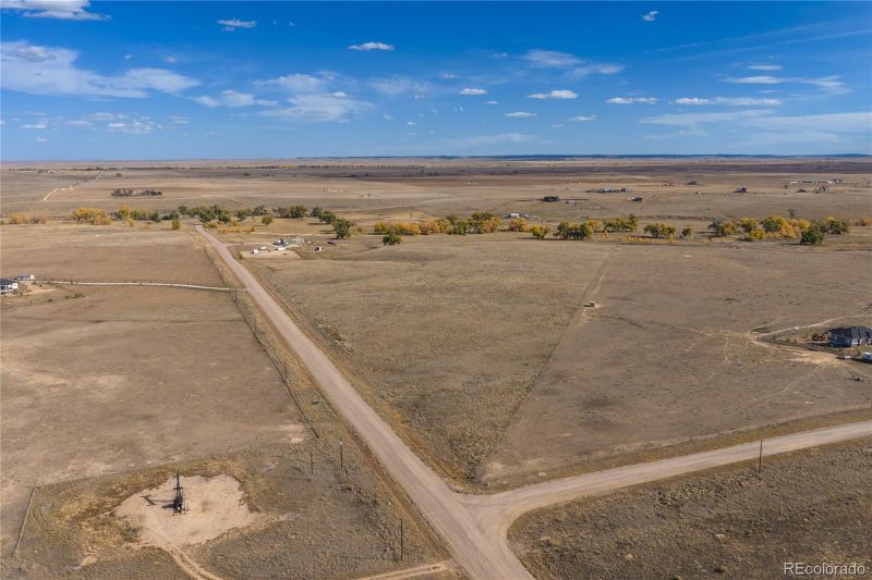 45395 Wolf Creek Dr, Bennett, CO 80102