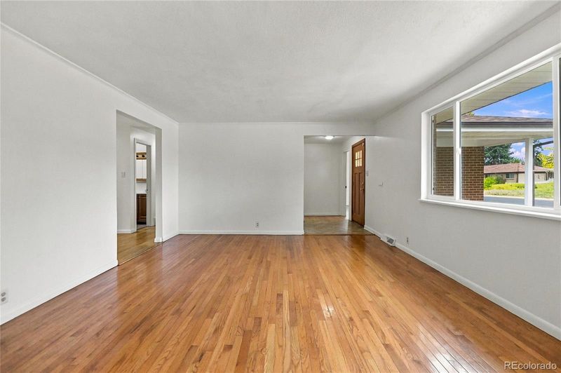323 Fulton St, Aurora, CO 80010