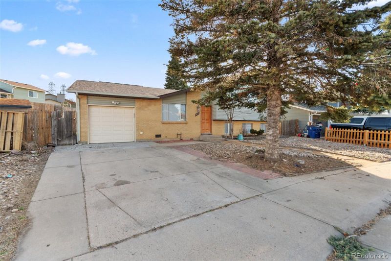 1809 S Idalia St, Aurora, CO 80017