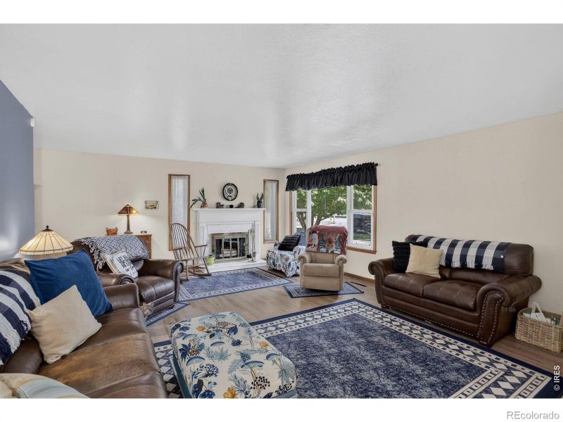 209 E Thunderbird Dr, Fort Collins, CO 80525