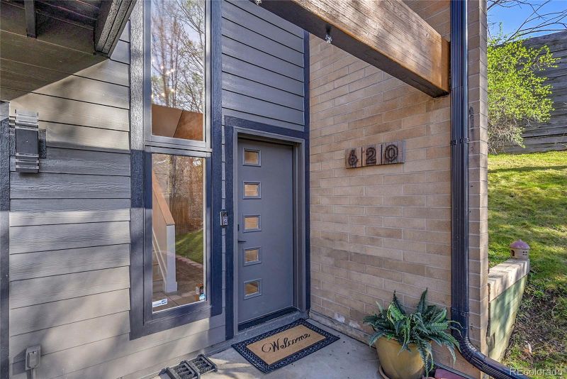 620 Crescent Ln, Lakewood, CO 80214