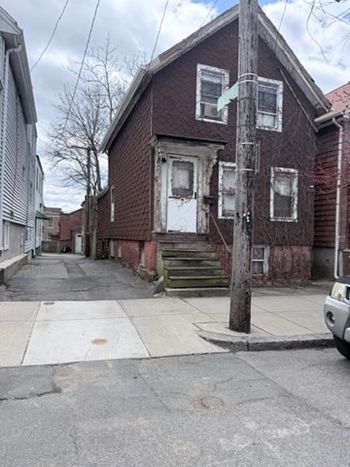 233 Princeton St, Boston, MA 02128
