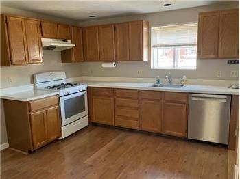 5 Middle St Ct #5, Waltham, MA 02451