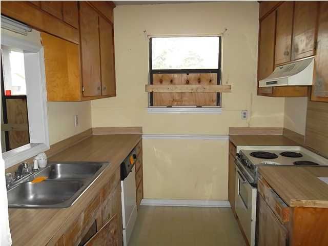 101 Peach Rd, Goose Creek, SC 29445