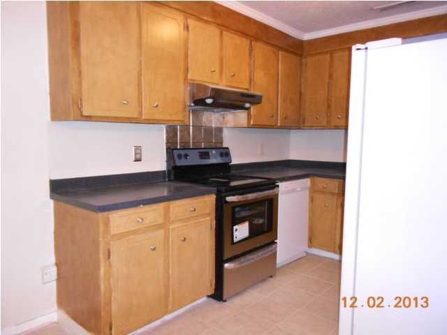 8306 Bordeaux Ct, North Charleston, SC 29406