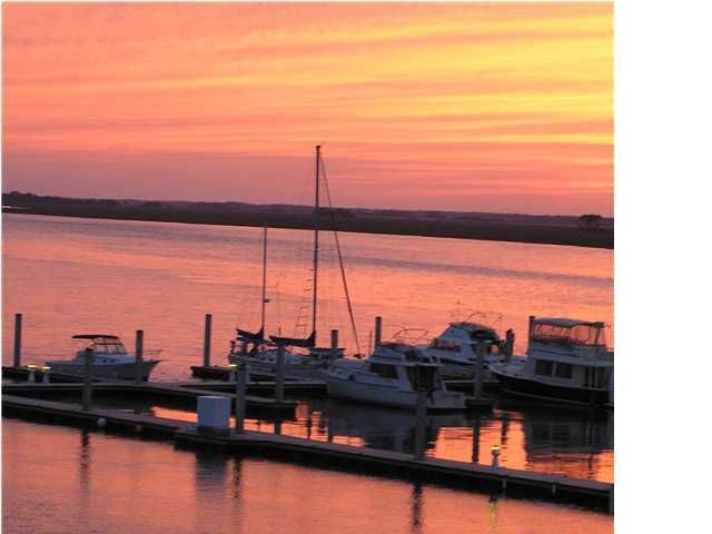 67 W 10th St #B9, Folly Beach, SC 29439