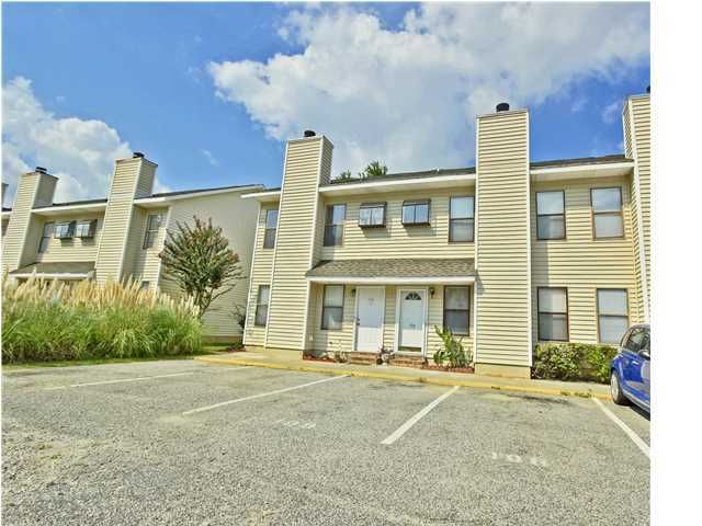198 Pineshadow Dr, Goose Creek, SC 29445
