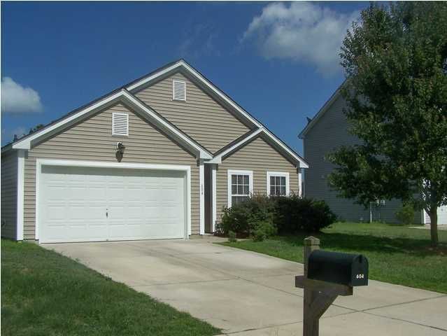 604 Silver Moss Dr, Moncks Corner, SC 29461
