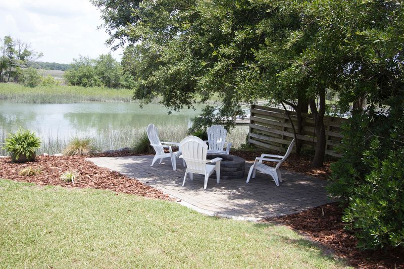 1574 Oak Island Dr, Charleston, SC 29412