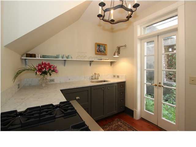 2 Tradd St, Charleston, SC 29401