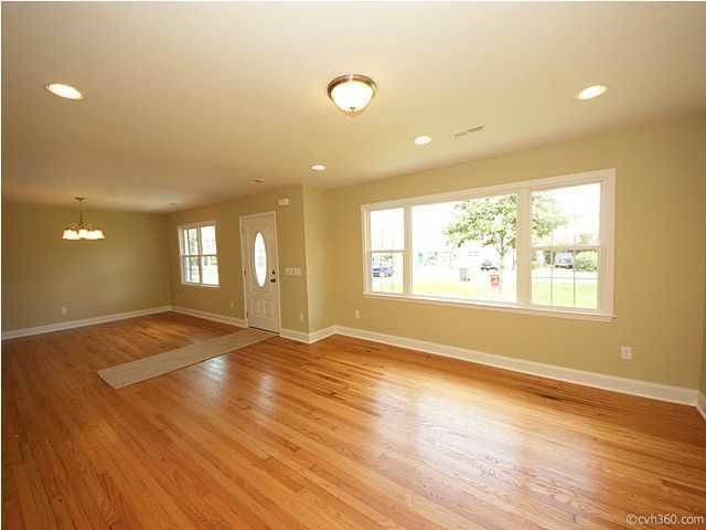 1016 Riverview Dr, Hanahan, SC 29410