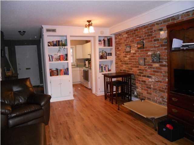 106 Saint Charles Ct, Charleston, SC 29407