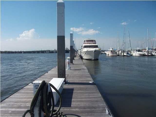 33 Lockwood Dr #T6, Charleston, SC 29401