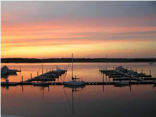 67 W 10th St #B18, Folly Beach, SC 29439