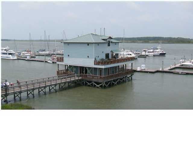 67 W 10th St #E18, Folly Beach, SC 29439