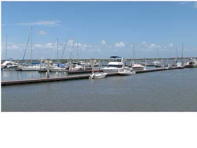 67 W 10th St #E18, Folly Beach, SC 29439