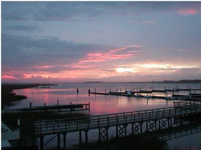 67 W 10th St #E18, Folly Beach, SC 29439