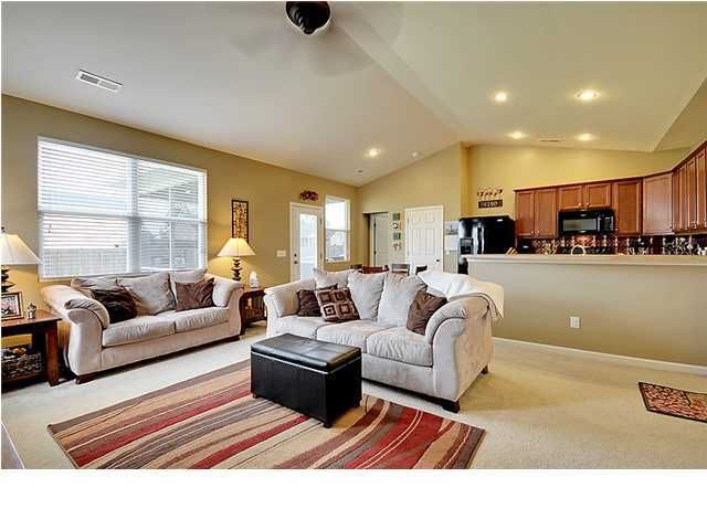 545 Flycatcher Dr, Goose Creek, SC 29445
