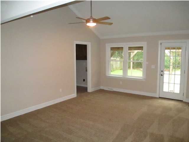 111 Maple Dr, Summerville, SC 29485