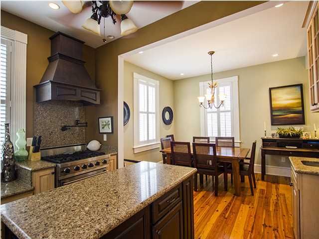 50 South Battery #D, Charleston, SC 29401