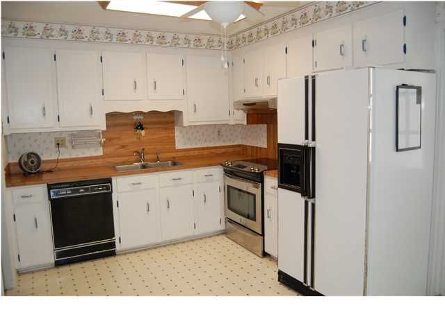 7640 Peggy Dr, North Charleston, SC 29418