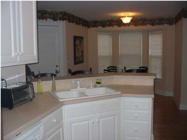 1063 Five Oaks Dr, Charleston, SC 29412