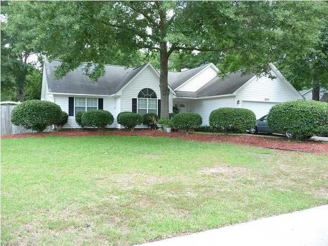 203 Trestlewood Dr, Summerville, SC 29483