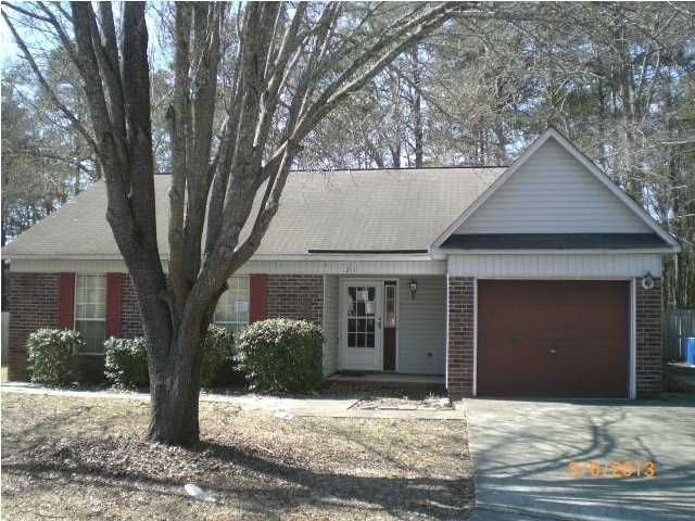 211 Chandler Dr, Ladson, SC 29456