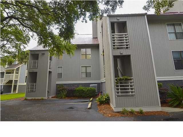 227 Little Oak Dr, Folly Beach, SC 29439
