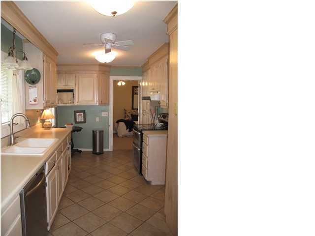 17 Lord Ashley Dr, Charleston, SC 29407
