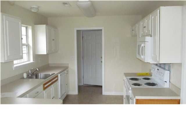 1700 Misty Ct, Hanahan, SC 29410