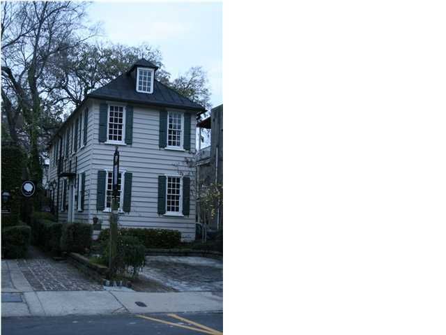 54 N Queen St, Charleston, SC 29401