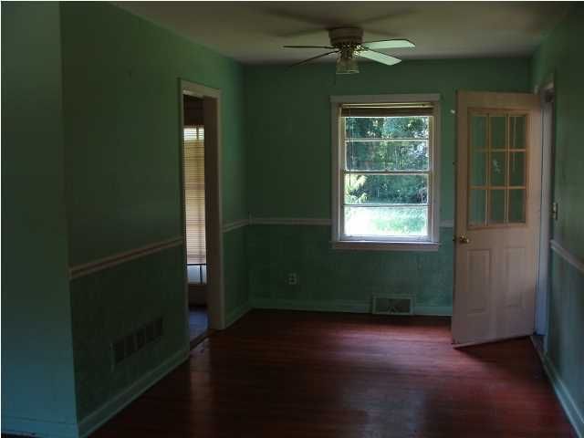 1258 Fort Dr, Hanahan, SC 29410