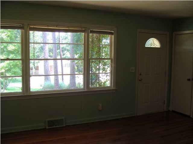 1258 Fort Dr, Hanahan, SC 29410