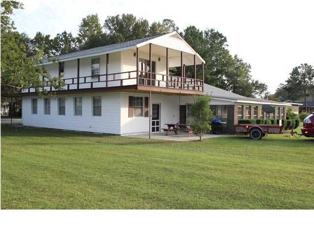 690 Lakeside Dr, Moncks Corner, SC 29461