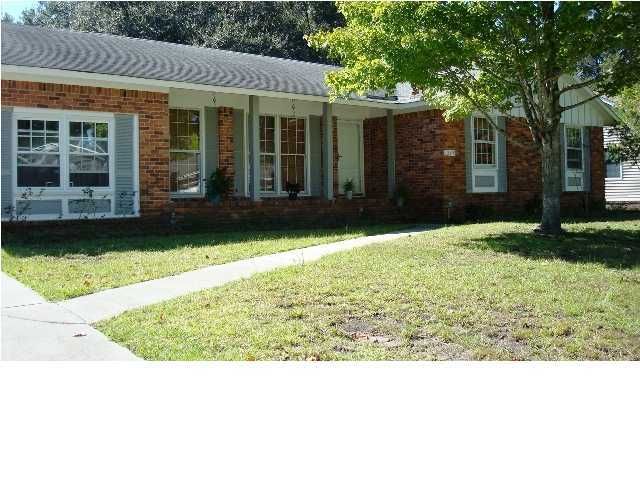 1249 Honeysuckle Ln, Charleston, SC 29412