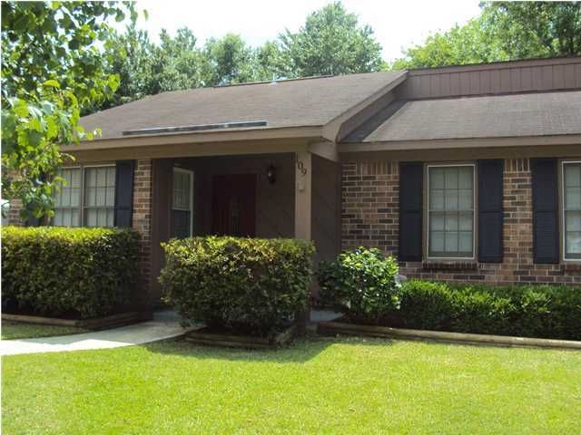 109 Pine Ct, Summerville, SC 29483