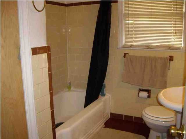 1233 Fort Dr, Hanahan, SC 29410