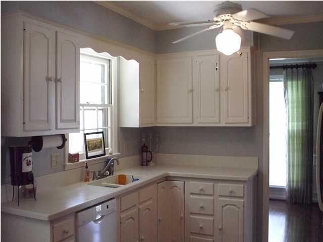 212 Runnymede Ln, Summerville, SC 29485