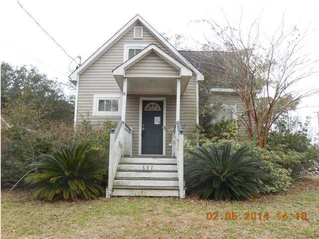 697 Simmons St, Mount Pleasant, SC 29464
