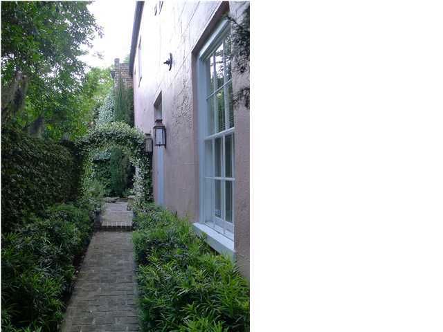 3 Philadelphia, Charleston, SC 29401