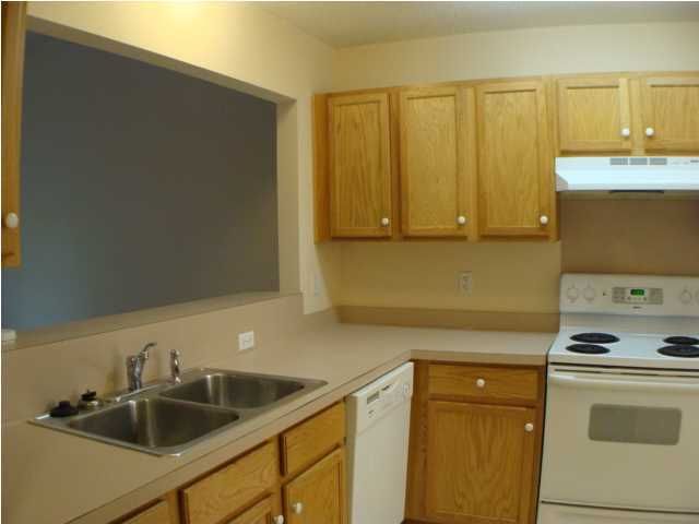 1012 Longview Dr, Goose Creek, SC 29445