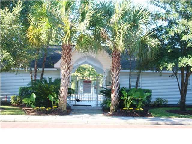 8071 Shadow Oak Dr, North Charleston, SC 29406