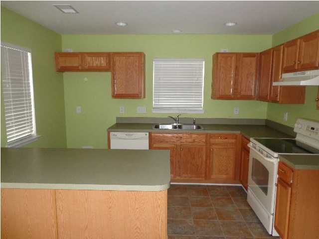 400 Pine Bluff Dr, Summerville, SC 29483
