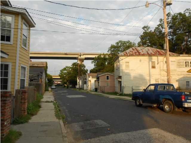 48 Poinsett St, Charleston, SC 29403