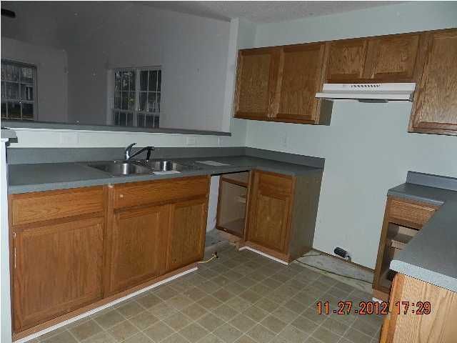 8023 Shadow Oak Dr, North Charleston, SC 29406