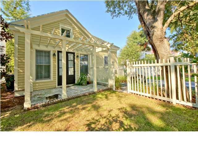 8 Edenton Rd, Mount Pleasant, SC 29464